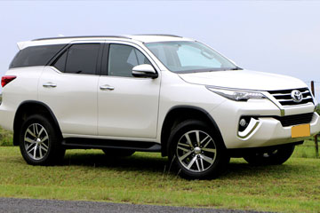 Luxury Fortuner Car in Pathankot